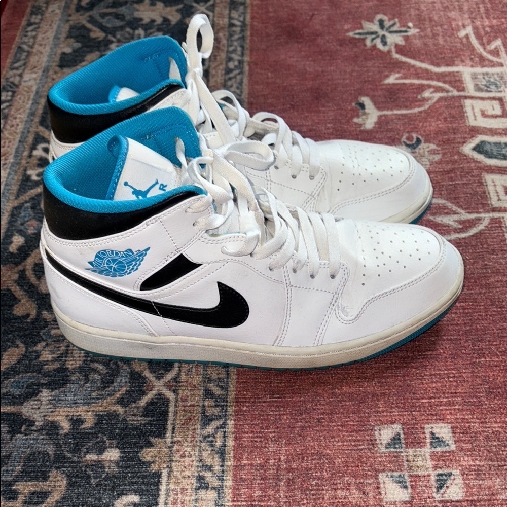 Jordan AJ 1 Mid SE